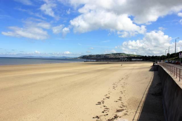 Spacious Newly Built Apartment Rhos On Sea, Colwyn Bay Buitenkant foto